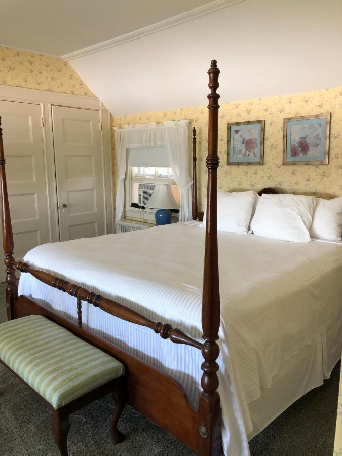 Sands Of Time Motor Inn & Harbor House Woods Hole Bagian luar foto