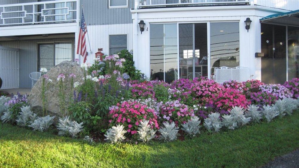 Sands Of Time Motor Inn & Harbor House Woods Hole Bagian luar foto