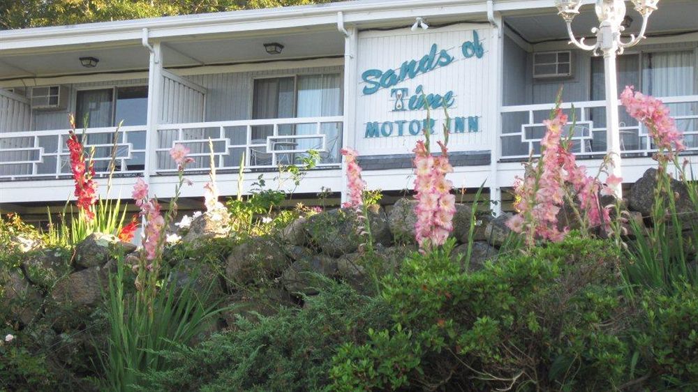 Sands Of Time Motor Inn & Harbor House Woods Hole Bagian luar foto